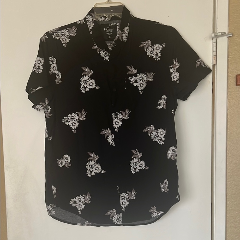Hollister Black and White Casual Button Down Shirt